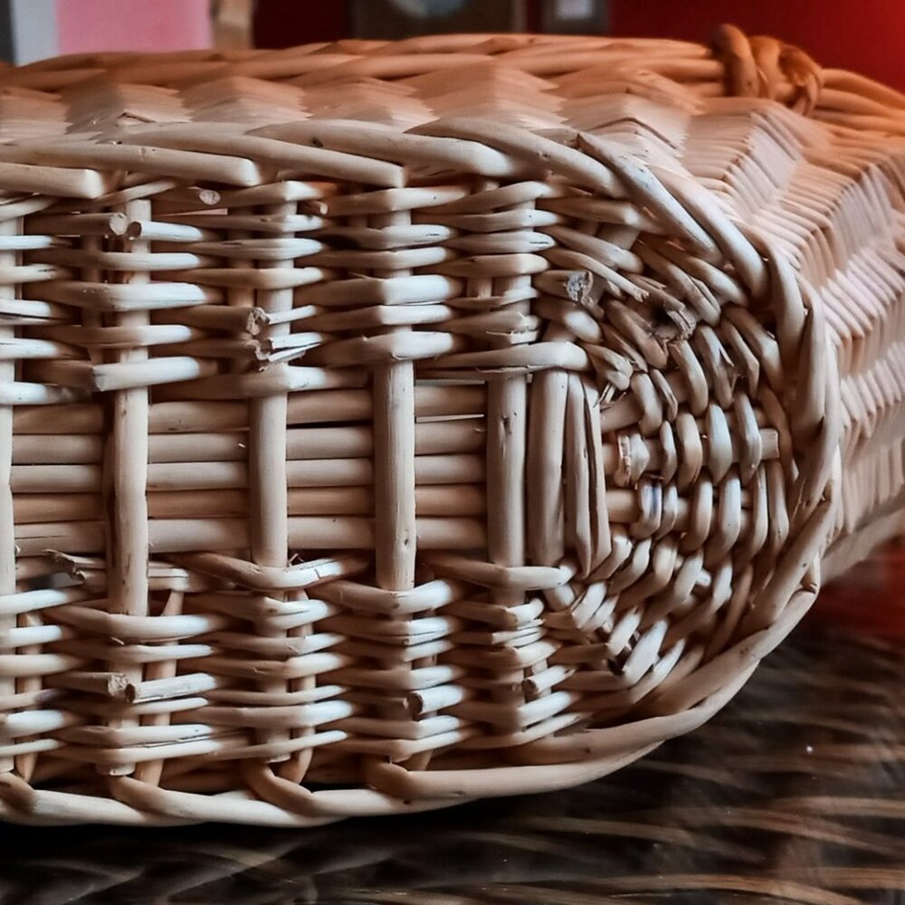 Fun & Classy Vintage Wicker Rattan Wine Bottle Pouring Holder Carrier - Picture 8 of 9